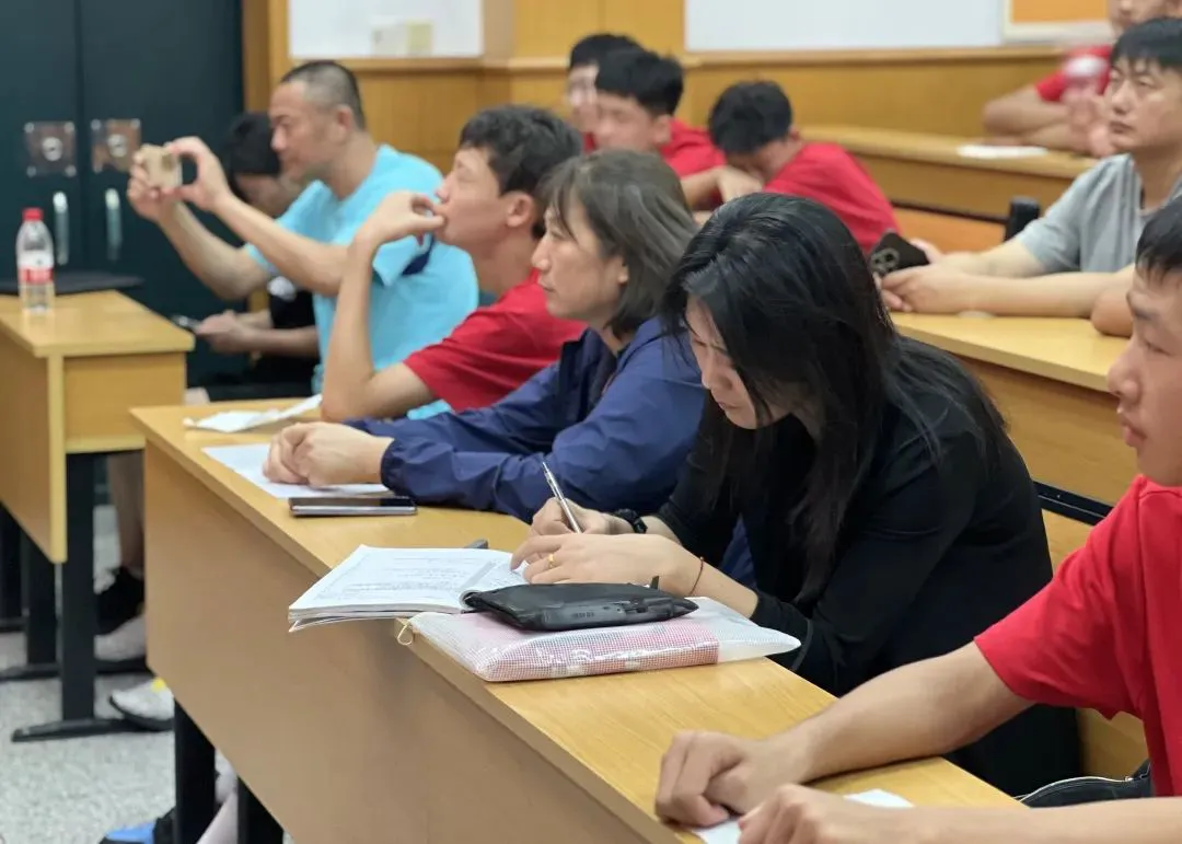 大学生球员如何应对季后赛压力_1